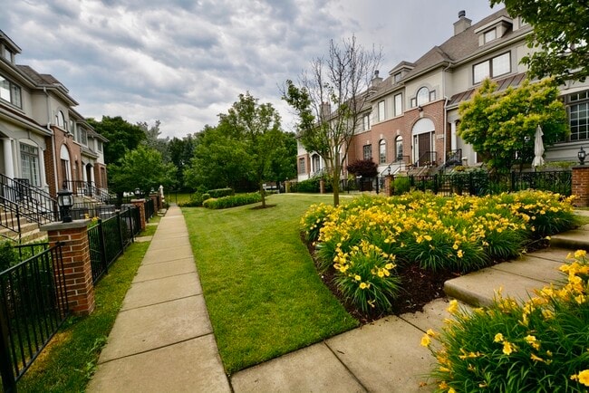 Building Photo - 1904 Alta Vista Ct