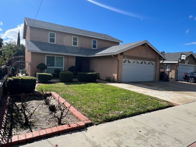 Building Photo - Great Large House ready for you to Make it a Home