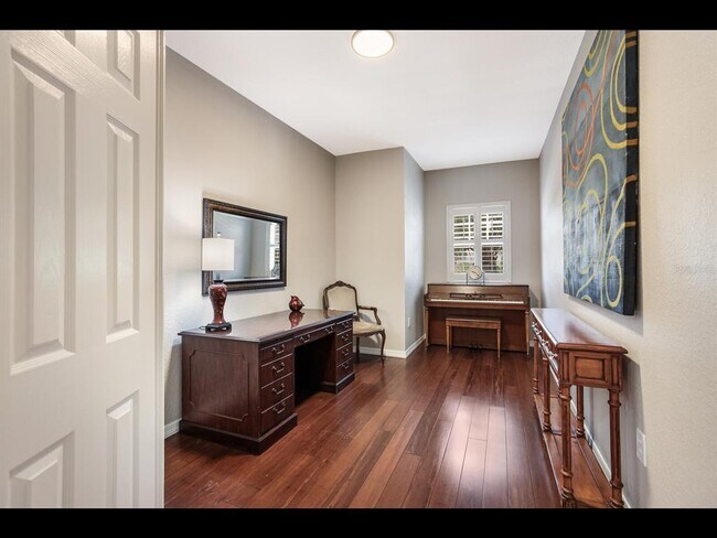 Building Photo - 1064 N Tamiami Trl