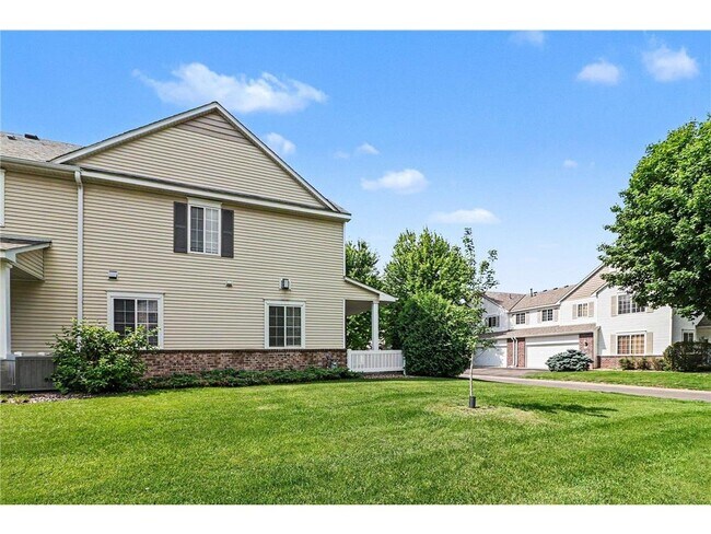 Building Photo - 130 River Woods Dr W
