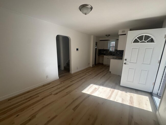 Building Photo - 15243 Eastwood St