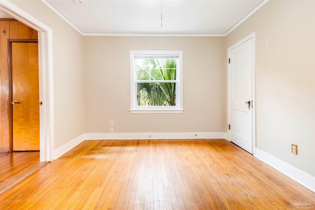 Building Photo - 1701 E Bobe St