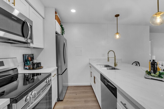 Building Photo - 72682 Thrush Rd