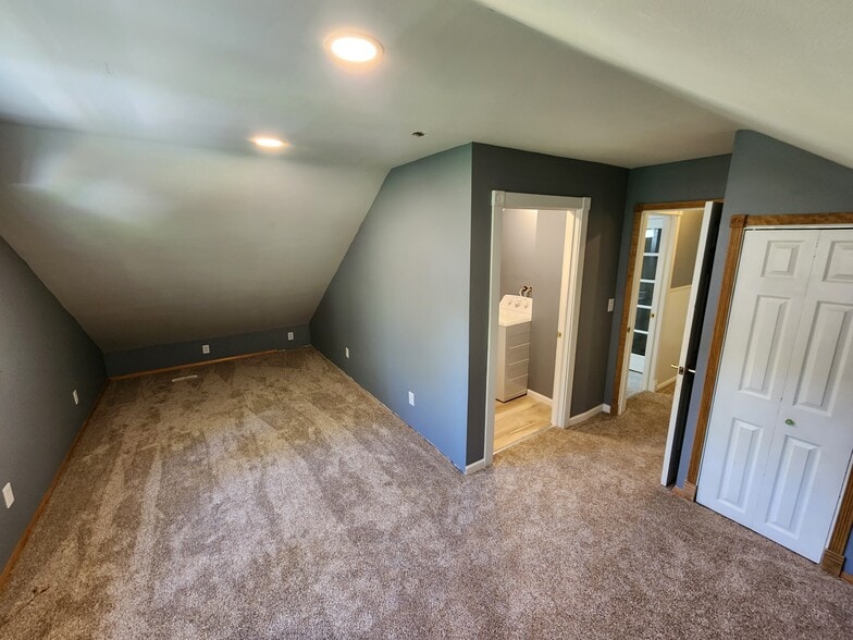 Building Photo - 8797 S Shandle Blvd