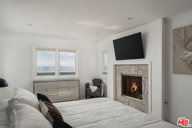 Building Photo - 1044 Waterbury Ln