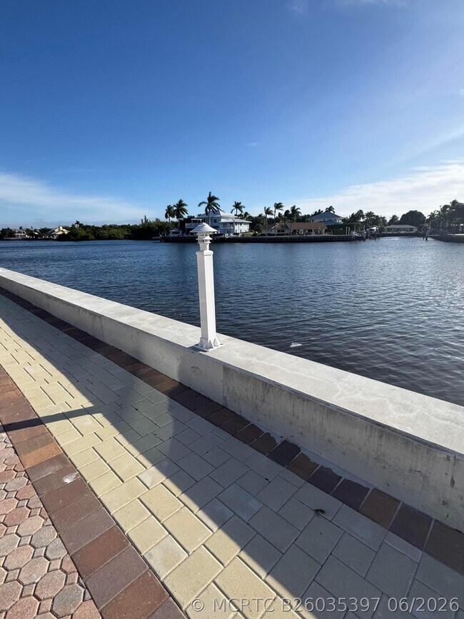 Building Photo - 650 Snug Harbor Dr