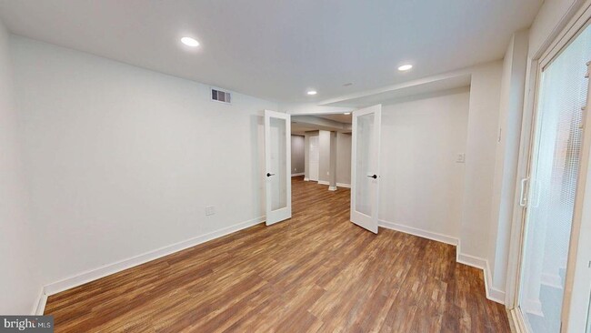 Building Photo - 6602 Greenview Ln