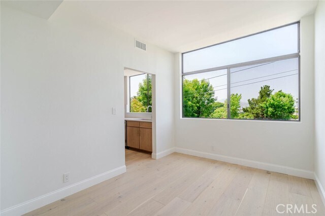 Building Photo - 1305 N Columbus Ave