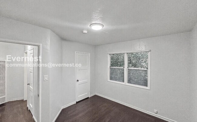 Building Photo - 6618 Laird Ave