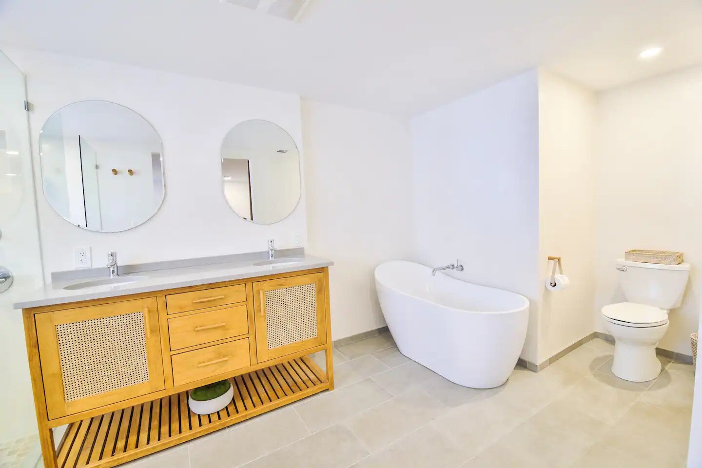 Master Bath - 2249 Grove St