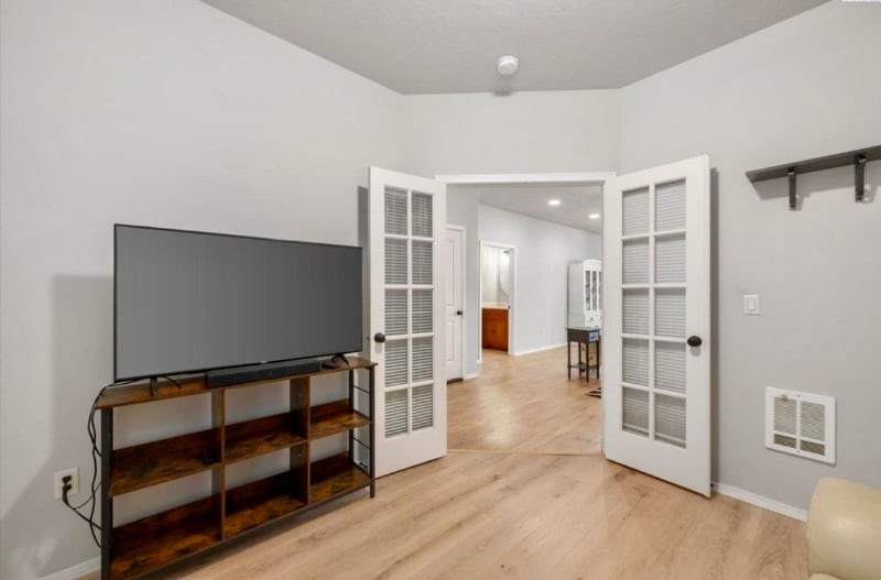 Building Photo - 4215 W 2nd Ave