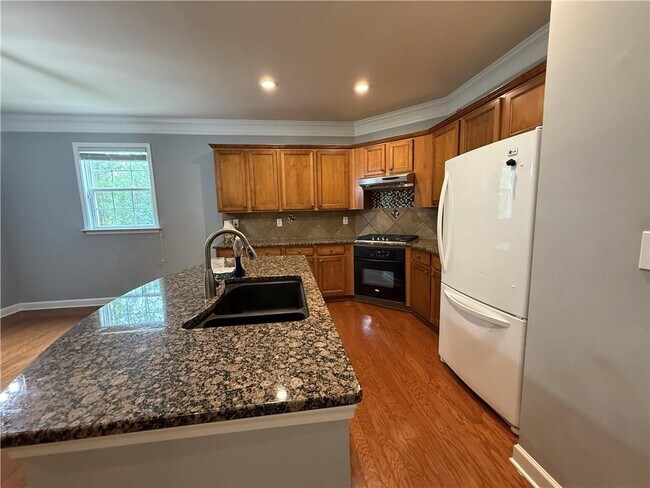 Building Photo - 2501 Royston Dr