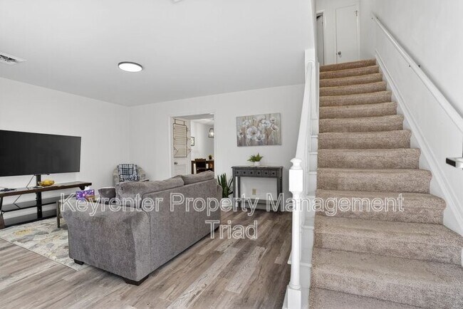 Building Photo - 115 S Mendenhall St