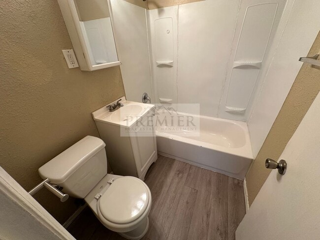 Building Photo - 4818 Woodend Ave