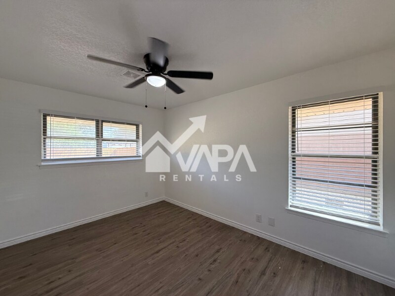 Building Photo - 4907 Stoneleigh Dr