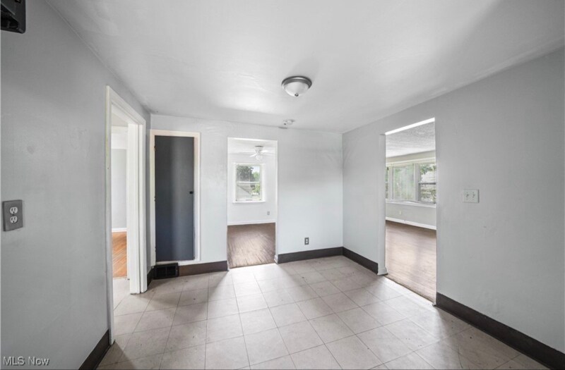 Building Photo - 1369 Adelaide Ave SE