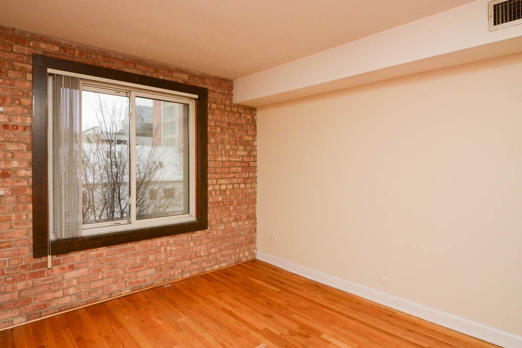 Building Photo - 1225 N LaSalle St
