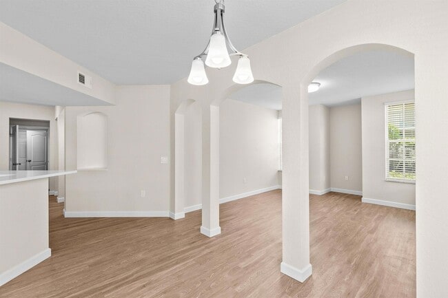 Building Photo - 1609 Belmont Pl