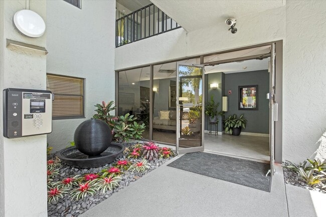 Building Photo - 2 Bedroom 2 Bath Waterview Condo (Palm Place Condominiums)