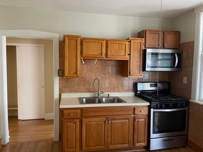 Building Photo - 4048 N Kilbourn Ave