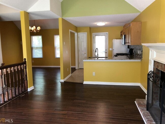 Building Photo - 5955 Graywood Cir SE