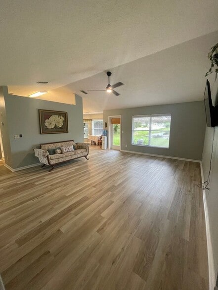 Building Photo - 5906 Diamond Ct