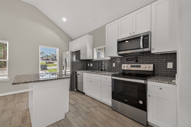 Building Photo - 352 Westchase St