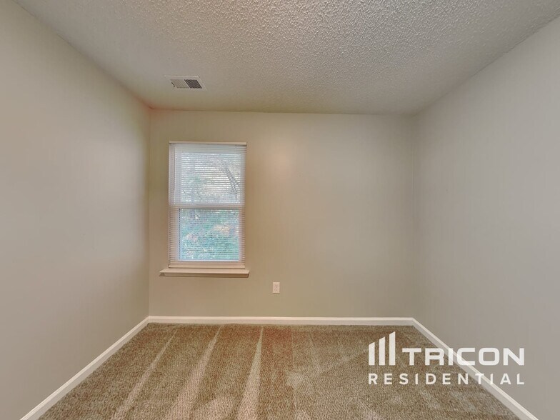 Building Photo - 4213 Ivy Hill Rd