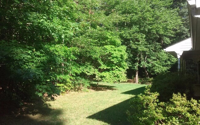 Building Photo - 3 Bedroom 2 bath Brick Ranch on 7.9 Acres ...