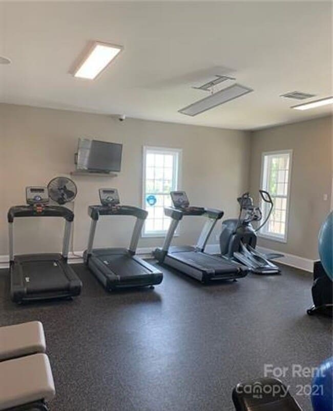 Building Photo - Brand New 5 Bedroom 3 full baths in Steele...