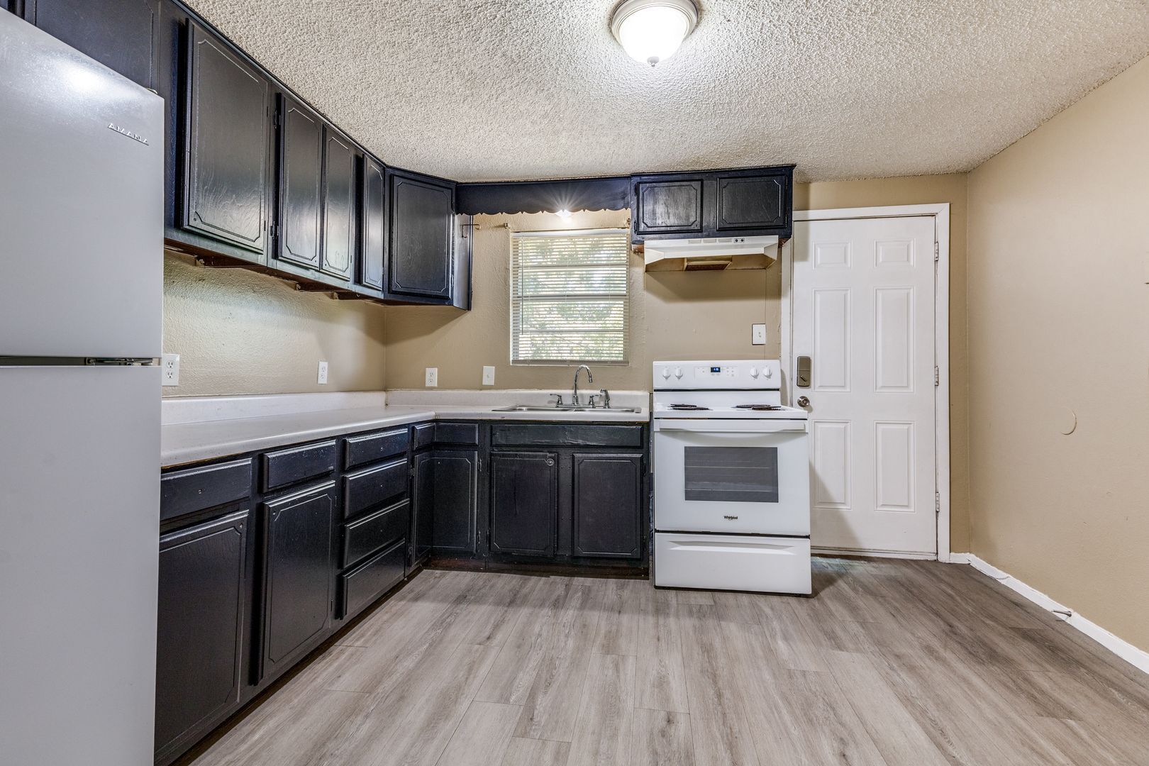 Building Photo - 8100 Doreen Ave