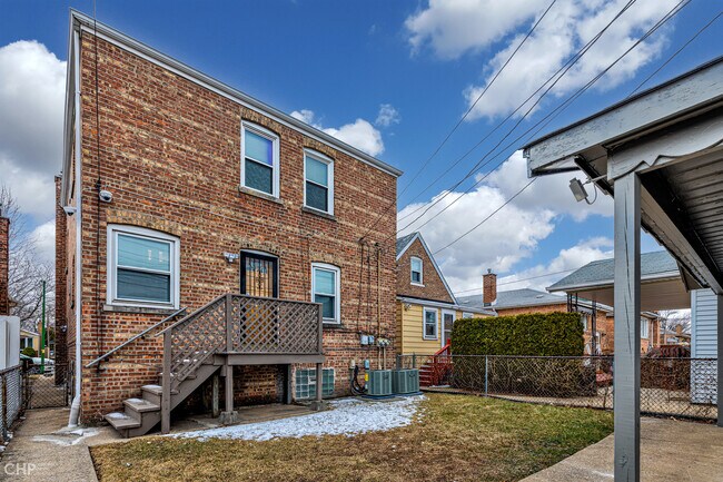 Building Photo - 5812 W 63rd Pl