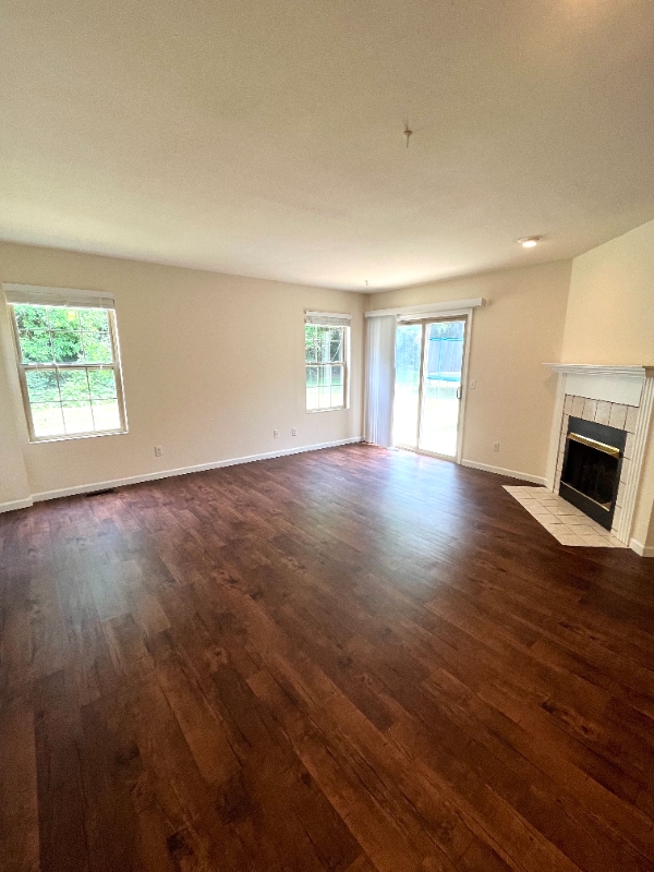 Building Photo - 1208 E Jeffery Dr