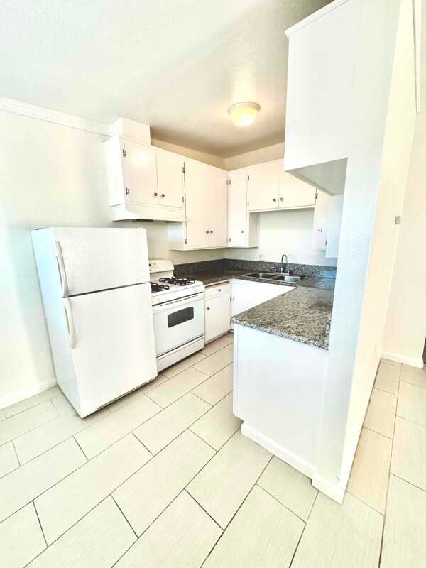 Building Photo - 629 27th St