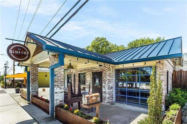 Building Photo - 3981 Longview Dr