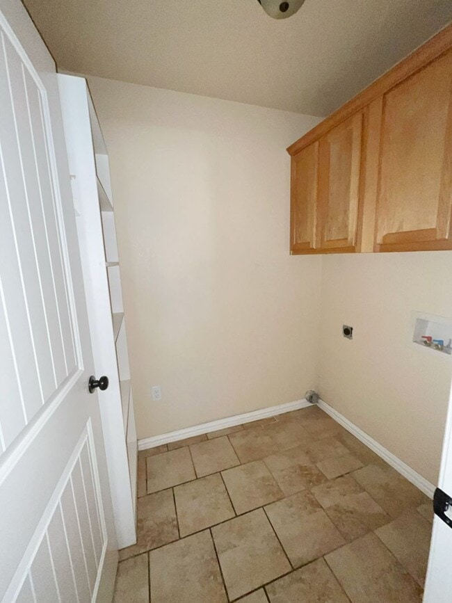 Building Photo - Cozy 3 bed, 2 bath duplex close in Silo Sc...