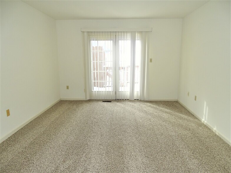 Building Photo - 6441 Lincoln Ct