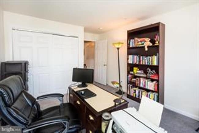 Building Photo - COMING SOON! June 1st - Beautiful Townhouse with 3rd Floor Master Suite!