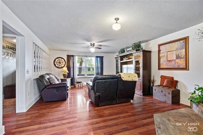 Building Photo - 405 SW 10th St