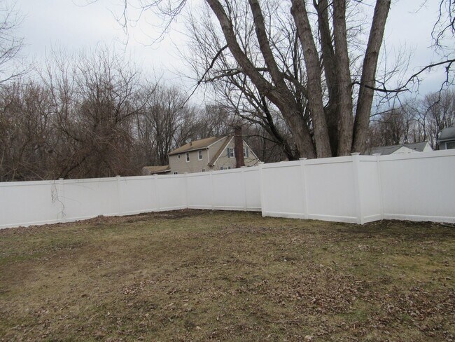 Building Photo - Dracut Beautiful 5 Bedroom Apartment Ready for Occupancy!!