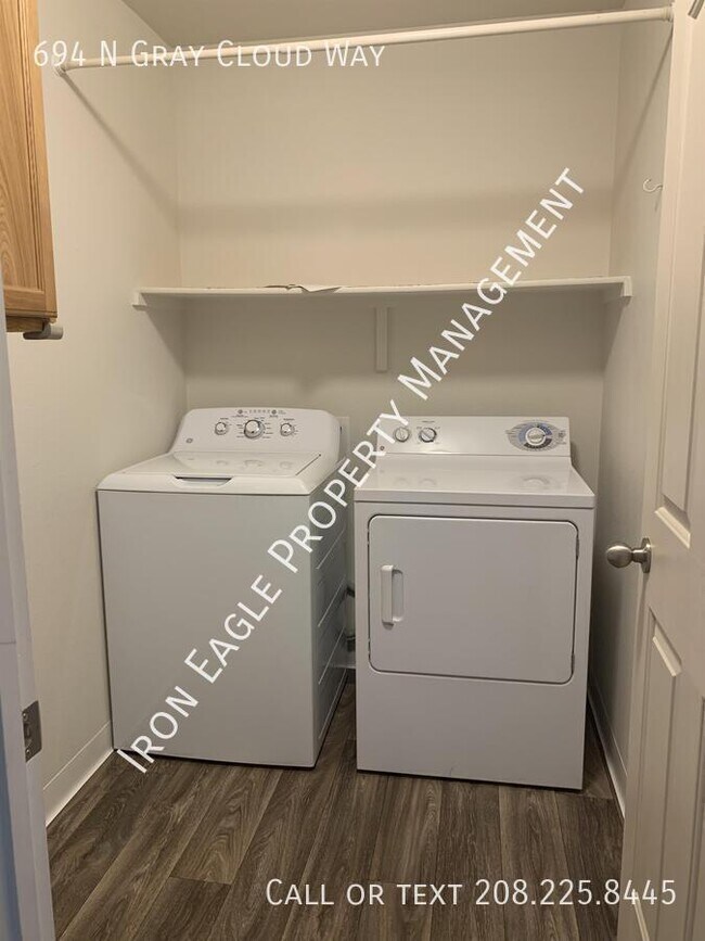 Building Photo - 694 N Gray Cloud Way