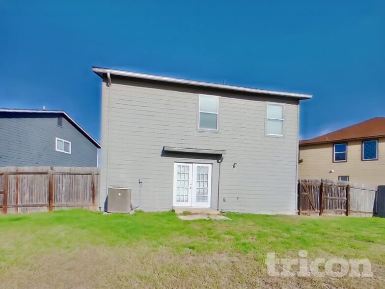 Building Photo - 5003 Mustang View