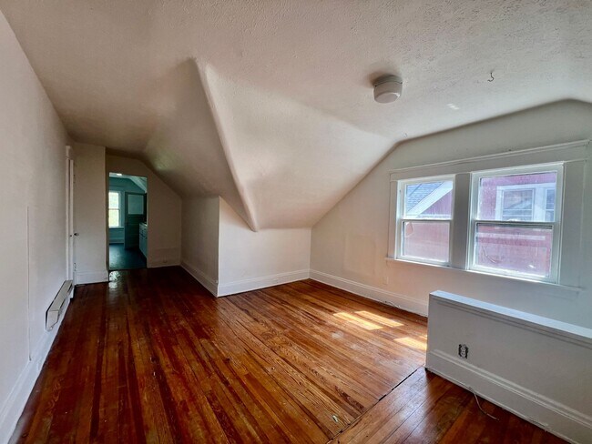 Building Photo - 3305 E Overlook Rd