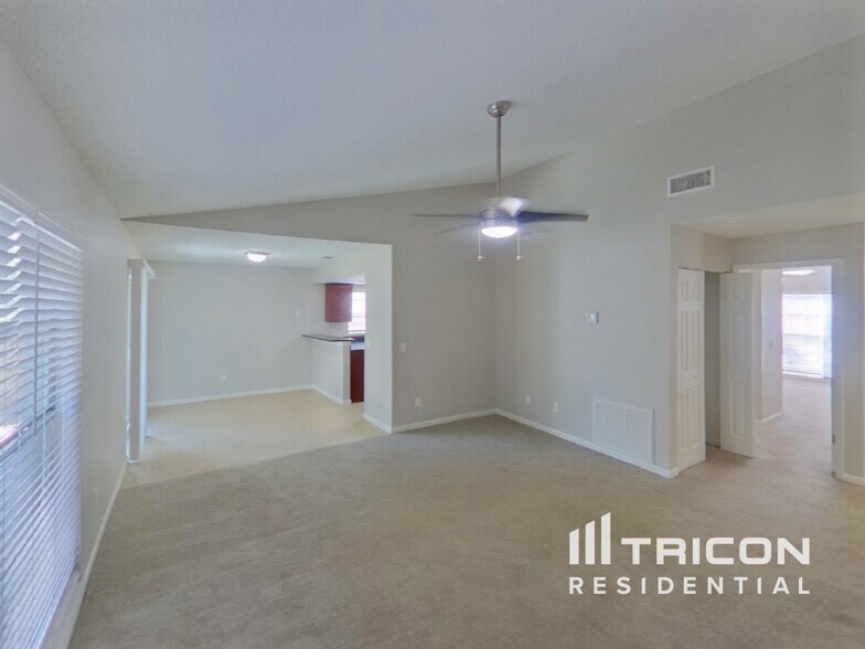 Building Photo - 4013 Forecast Dr