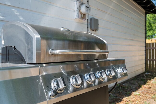 Building Photo - 826 Dalworth St