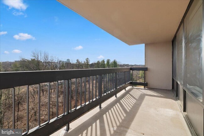 Building Photo - 3705 S George Mason Dr