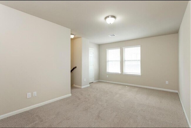 Building Photo - 8643 Vista Hills Dr