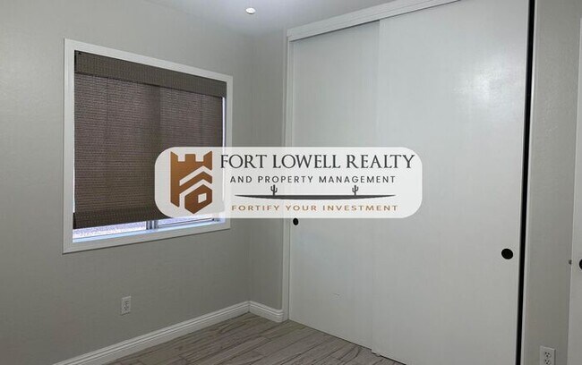 Building Photo - 1401 S 228th Ln