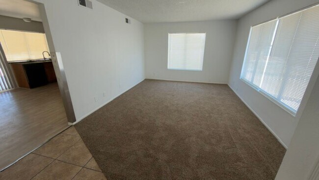 Building Photo - 4295 Sunnyview Ct