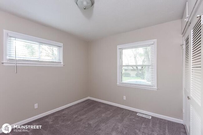 Building Photo - 7403 E 49TH TERR, Kansas City, MO 64129